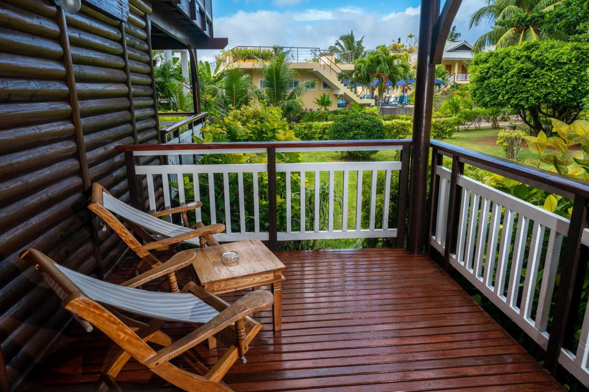 Acajou Beach Resort Anse Volbert Village Exterior foto