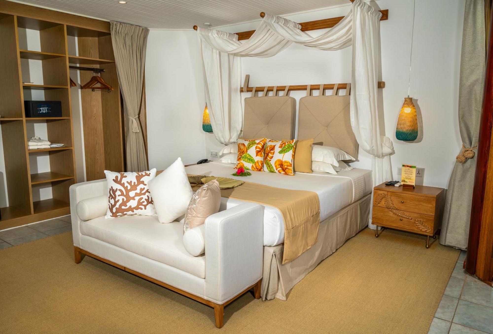 Acajou Beach Resort Anse Volbert Village Exterior foto